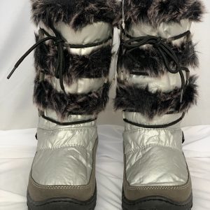 The lightweight and waterproof Nylon Suede Solid Boots in white
