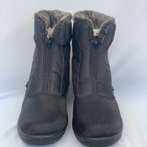 The lightweight and waterproof Nylon Suede Solid Boots in white